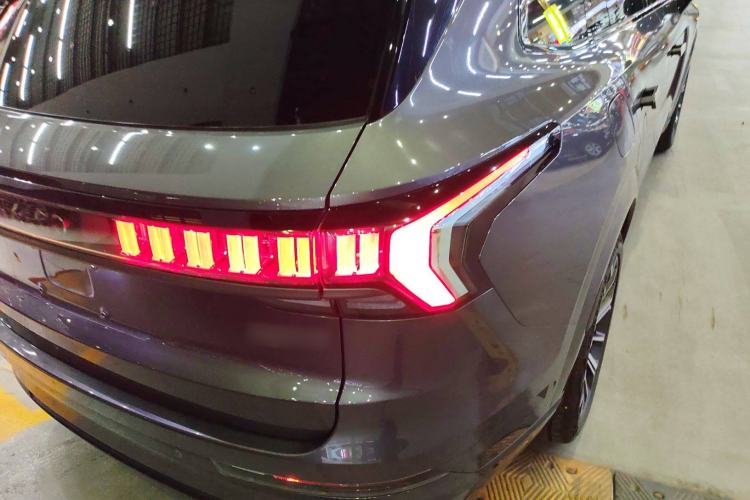 Used Lynk & Co 09 EM-P 2023 2.0TD EM-P Long-Range Version PM 7-Seater Rear Right 45 Deg