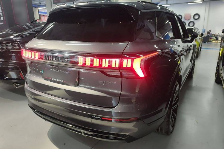 Used Lynk & Co 09 EM-P 2023 2.0TD EM-P Long-Range Version PM 7-Seater Rear Right 45 Deg