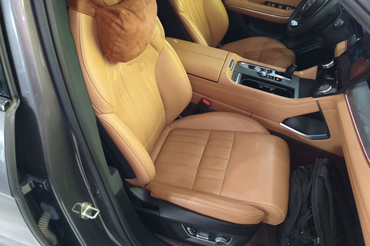 Used Lynk & Co 09 EM-P 2023 2.0TD EM-P Long-Range Version PM 7-Seater Right Front Seat