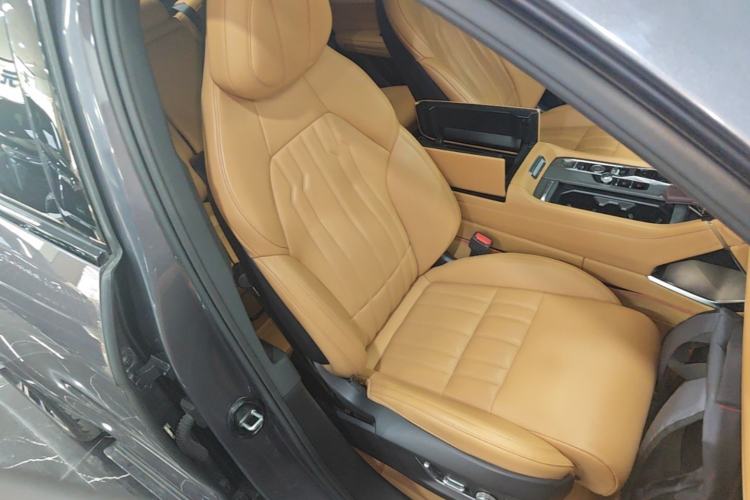 Used Lynk & Co 09 EM-P 2023 2.0TD EM-P Long-Range Version PM 7-Seater Right Front Seat
