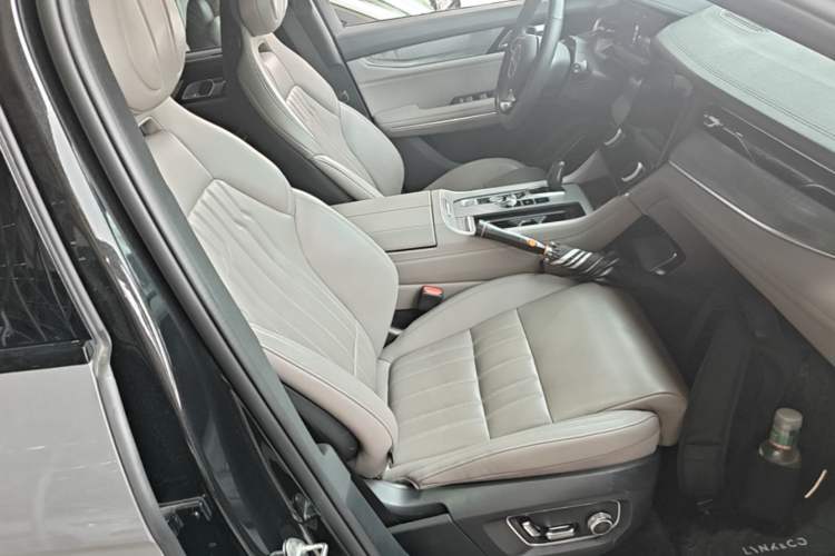 Used Lynk & Co 09 EM-P 2023 2.0TD EM-P Long-Range Version PM 7-Seater Right Front Seat