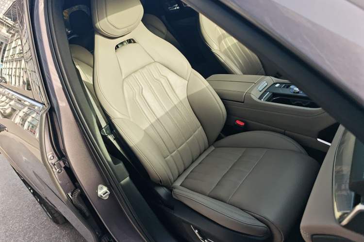 Used Lynk & Co 09 EM-P 2023 2.0TD EM-P Long-Range Version PM Six-Seater Right Front Seat