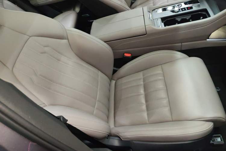 Used Lynk & Co 09 EM-P 2023 2.0TD EM-P Long-Range Version PM 7-Seater Right Front Seat