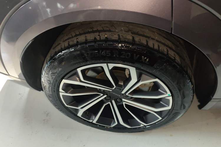 Used Lynk & Co 09 EM-P 2023 2.0TD EM-P Long-Range Version PM 7-Seater Right Rear Wheel Hub