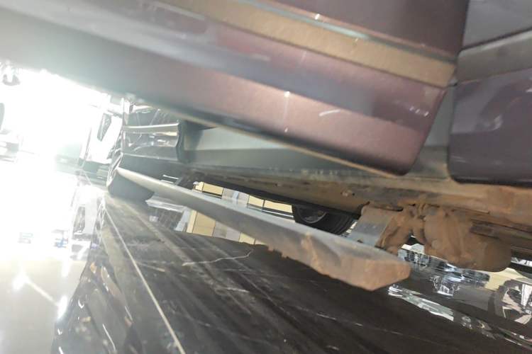 Used Lynk & Co 09 EM-P 2023 2.0TD EM-P Long-Range Version PM 7-Seater Right Side Sill