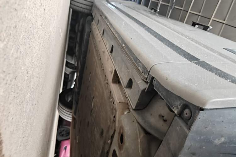 Used Lynk & Co 09 EM-P 2023 2.0TD EM-P Long-Range Version PM 7-Seater Right Side Sill