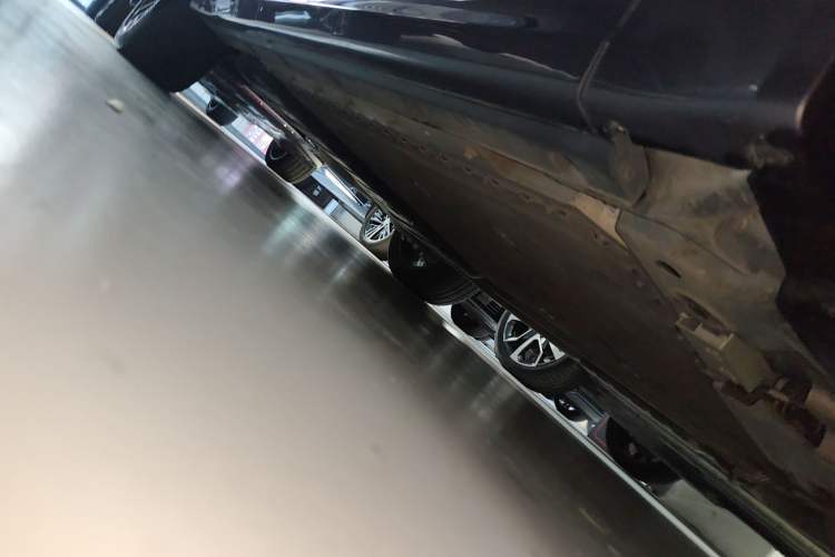 Used Lynk & Co 09 EM-P 2023 2.0TD EM-P Long-Range Version PM 7-Seater Right Side Sill