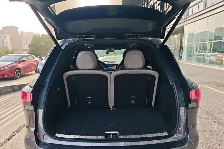 Used Lynk & Co 09 EM-P 2023 2.0TD EM-P Long-Range Version PM Six-Seater Trunk