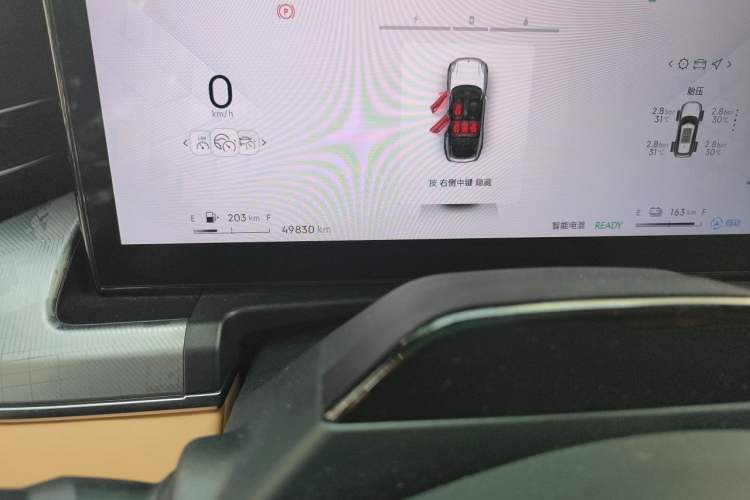 Used Lynk & Co 09 EM-P 2023 2.0TD EM-P Long-Range Version PM 7-Seater Odometer Close Up