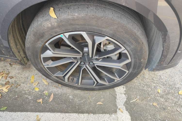 Used Lynk & Co 09 EM-P 2023 2.0TD EM-P Long-Range Version PM 7-Seater Right Front Wheel Hub