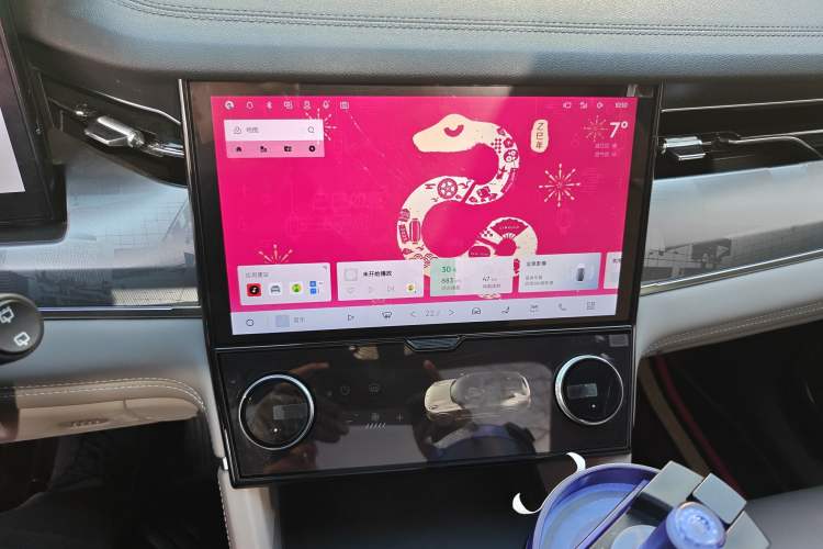 Used Lynk & Co 09 EM-P 2023 2.0TD EM-P Long-Range Version PM 7-Seater Audio And AC Panel