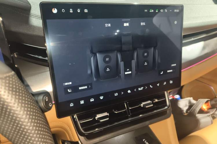 Used Lynk & Co 09 EM-P 2023 2.0TD EM-P Long-Range Version PM Six-Seater Audio And AC Panel