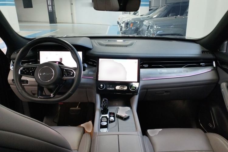 Used Lynk & Co 09 EM-P 2023 2.0TD EM-P Long-Range Version PM 7-Seater Center Console
