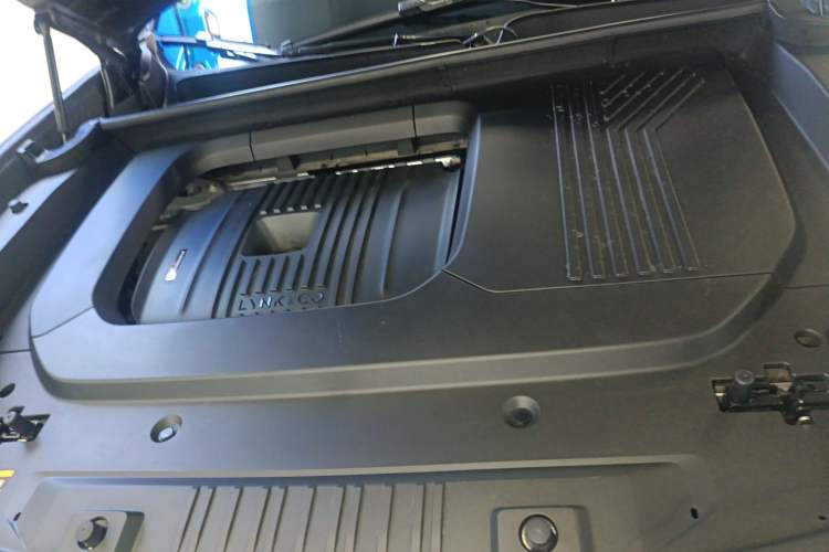 Used Lynk & Co 09 EM-P 2023 2.0TD EM-P Long-Range Version PM 7-Seater Engine Bay
