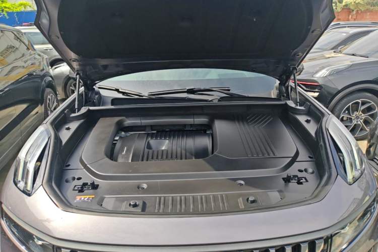 Used Lynk & Co 09 EM-P 2023 2.0TD EM-P Long-Range Version PM 7-Seater Engine Bay