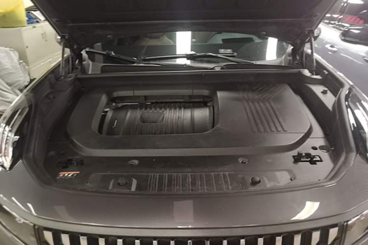 Used Lynk & Co 09 EM-P 2023 2.0TD EM-P Long-Range Version PM Six-Seater Engine Bay