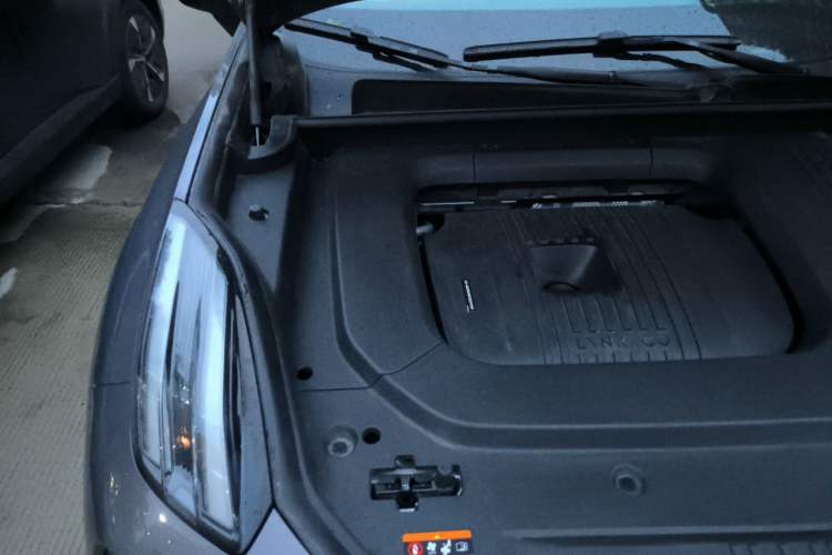 Used Lynk & Co 09 EM-P 2023 2.0TD EM-P Long-Range Version PM 7-Seater Engine Bay Right