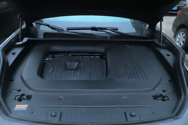 Used Lynk & Co 09 EM-P 2023 2.0TD EM-P Long-Range Version PM 7-Seater Engine Bay