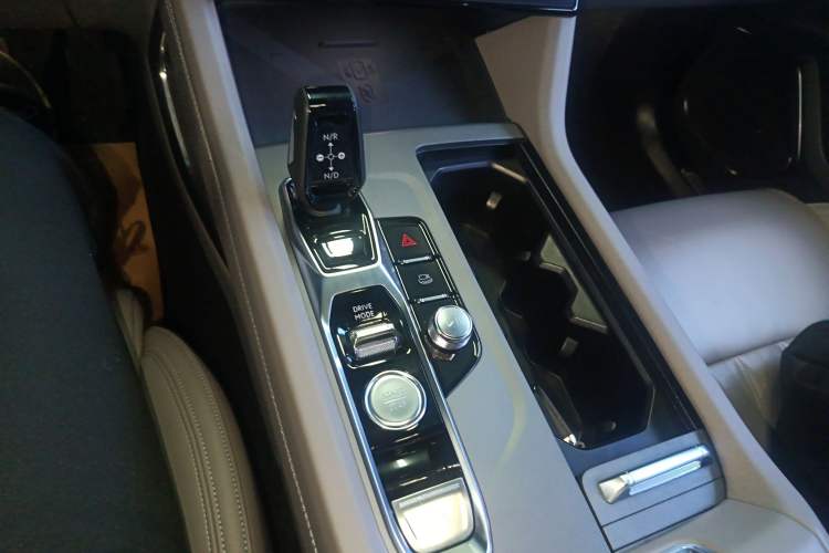 Used Lynk & Co 09 EM-P 2023 2.0TD EM-P Long-Range Version PM 7-Seater Gear Lever