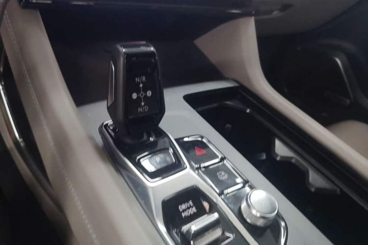 Used Lynk & Co 09 EM-P 2023 2.0TD EM-P Long-Range Version PM Six-Seater Gear Lever