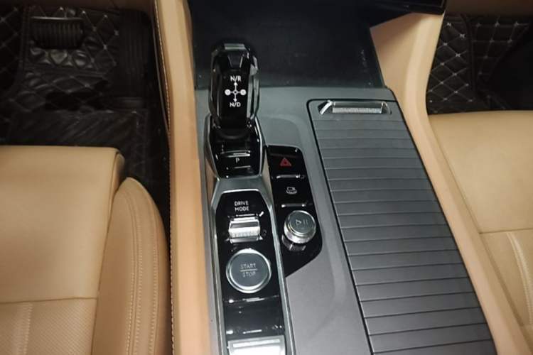 Used Lynk & Co 09 EM-P 2023 2.0TD EM-P Long-Range Version PM Six-Seater Gear Lever
