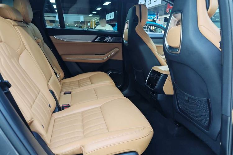 Used Lynk & Co 09 EM-P 2023 2.0TD EM-P Long-Range Version PM 7-Seater Interior 12