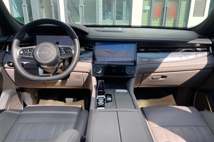 Used Lynk & Co 09 EM-P 2023 2.0TD EM-P Long-Range Version PM 7-Seater Interior 2