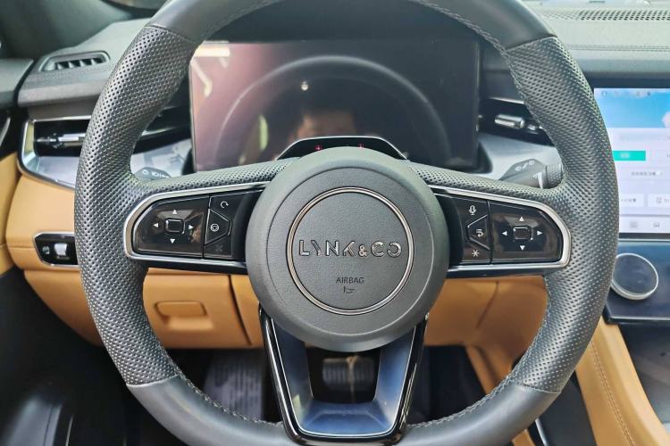 Used Lynk & Co 09 EM-P 2023 2.0TD EM-P Long-Range Version PM 7-Seater Interior 3