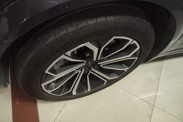 Used Lynk & Co 09 EM-P 2023 2.0TD EM-P Long-Range Version PM Six-Seater Left Front Wheel Hub