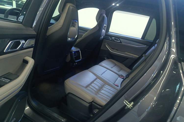 Used Lynk & Co 09 EM-P 2023 2.0TD EM-P Long-Range Version PM 7-Seater Left Rear Seat