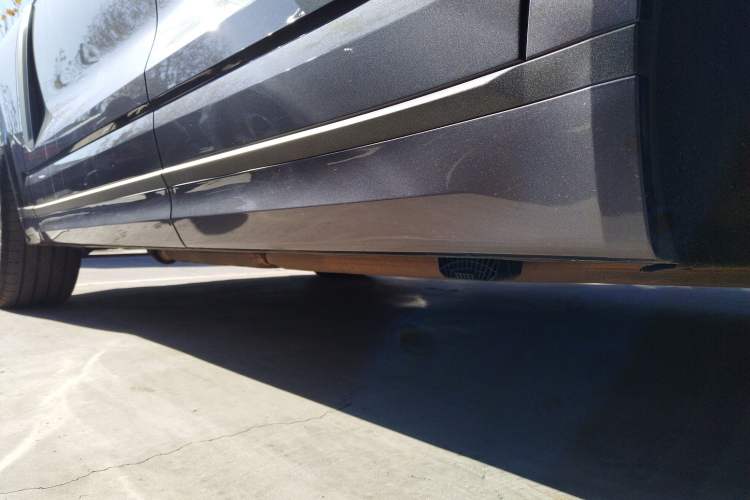 Used Lynk & Co 09 EM-P 2023 2.0TD EM-P Long-Range Version PM 7-Seater Left Side Sill
