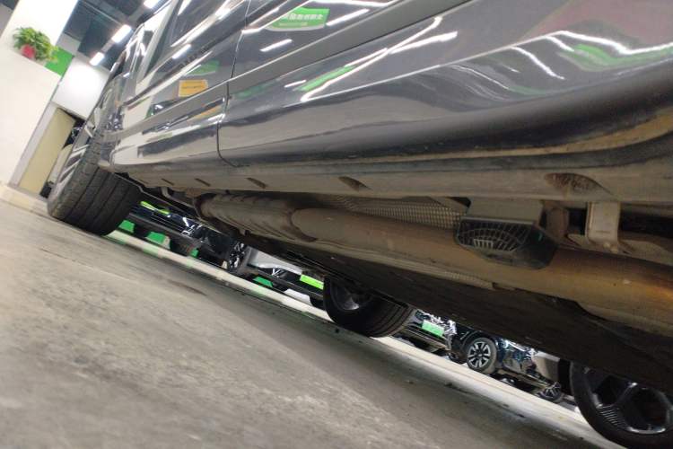 Used Lynk & Co 09 EM-P 2023 2.0TD EM-P Long-Range Version PM 7-Seater Left Side Sill
