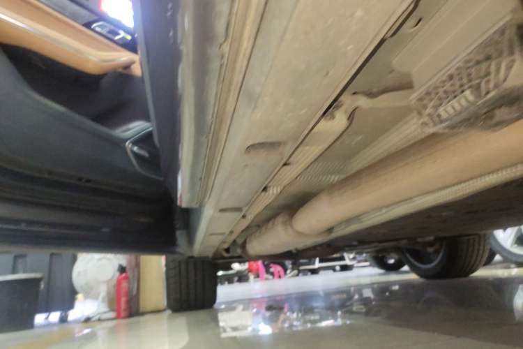 Used Lynk & Co 09 EM-P 2023 2.0TD EM-P Long-Range Version PM 7-Seater Left Side Sill