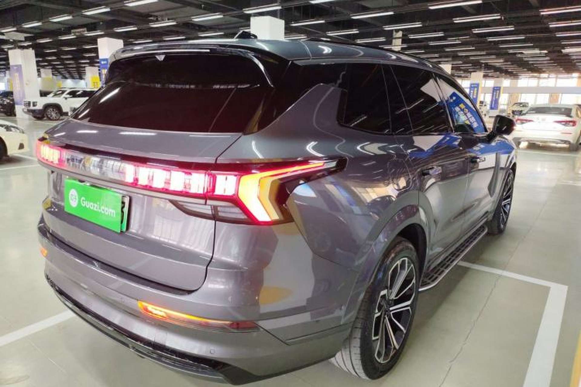Used Lynk & Co 09 EM-P 2023 2.0TD EM-P Long-Range Version PM Six-Seater Rear Right 45 Deg