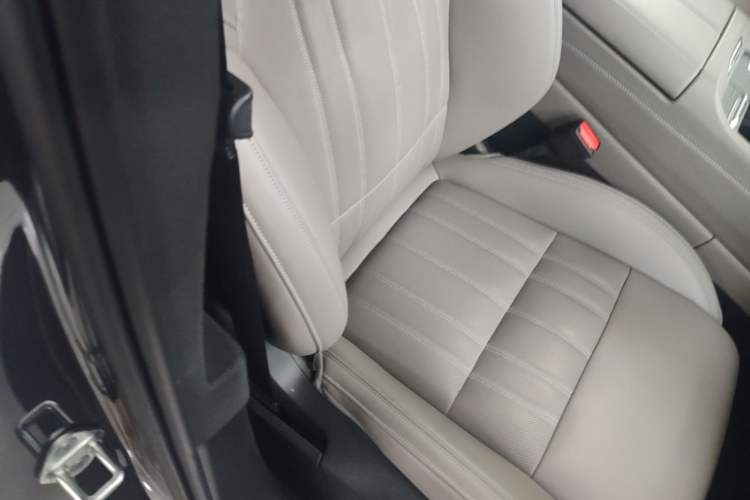 Used Lynk & Co 09 EM-P 2023 2.0TD EM-P Long-Range Version PM Six-Seater Right Front Seat
