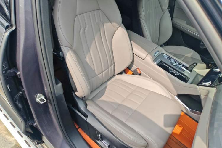 Used Lynk & Co 09 EM-P 2023 2.0TD EM-P Long-Range Version PM 7-Seater Right Front Seat