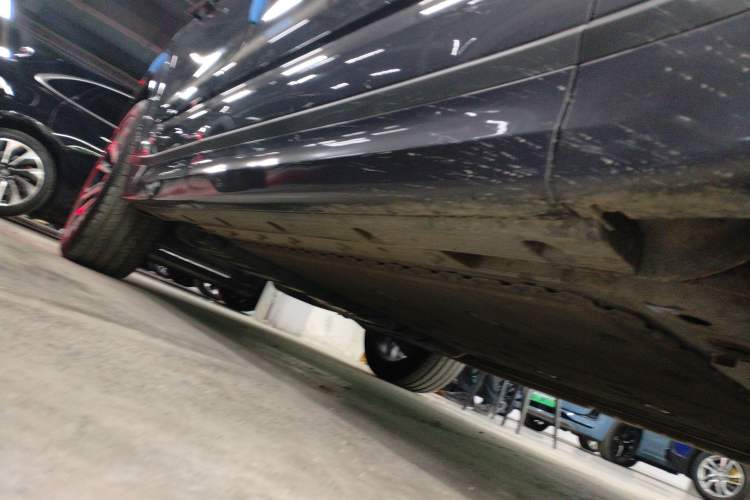 Used Lynk & Co 09 EM-P 2023 2.0TD EM-P Long-Range Version PM 7-Seater Right Side Sill