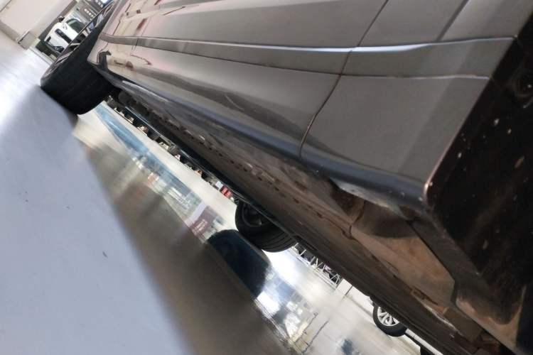 Used Lynk & Co 09 EM-P 2023 2.0TD EM-P Long-Range Version PM 7-Seater Right Side Sill