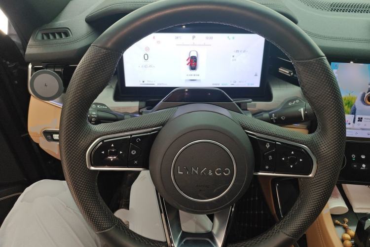 Used Lynk & Co 09 EM-P 2023 2.0TD EM-P Long-Range Version PM Six-Seater Steering Wheel
