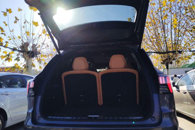 Used Lynk & Co 09 EM-P 2023 2.0TD EM-P Long-Range Version PM 7-Seater Trunk