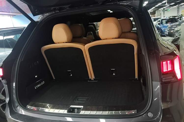 Used Lynk & Co 09 EM-P 2023 2.0TD EM-P Long-Range Version PM Six-Seater Trunk