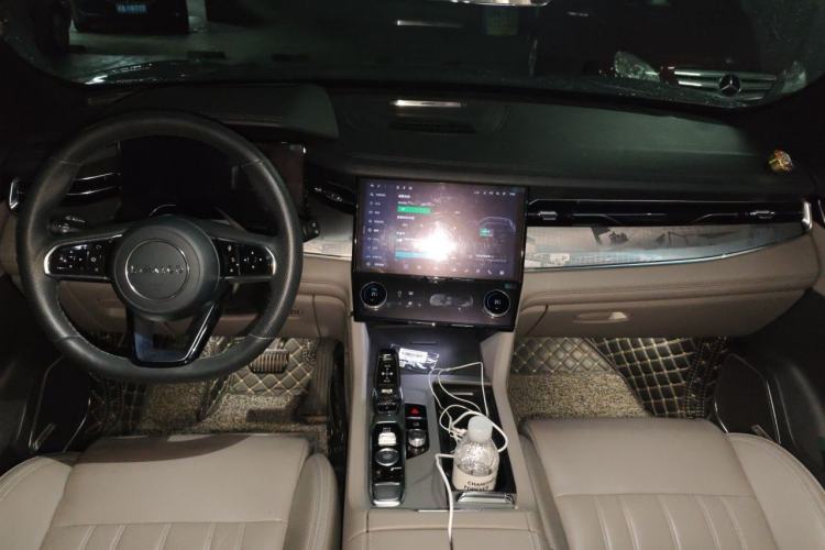 Used Lynk & Co 09 EM-P 2023 2.0TD EM-P Long-Range Version PM Six-Seater Center Console