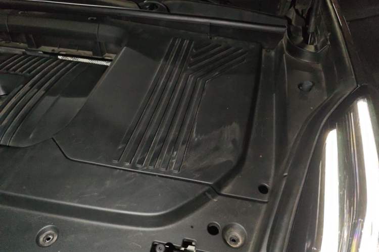 Used Lynk & Co 09 EM-P 2023 2.0TD EM-P Long-Range Version PM Six-Seater Engine Bay Left