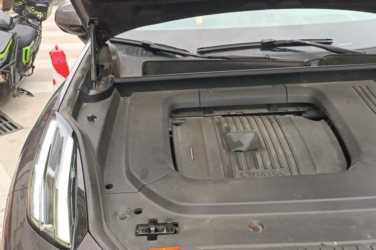 Used Lynk & Co 09 EM-P 2023 2.0TD EM-P Long-Range Version AM Seven-Seater Engine Bay Right