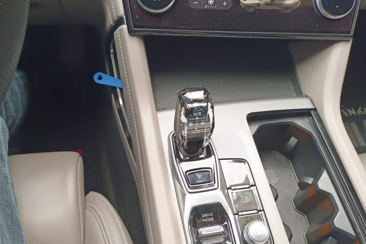 Used Lynk & Co 09 EM-P 2023 2.0TD EM-P Long-Range Version AM Seven-Seater Gear Lever