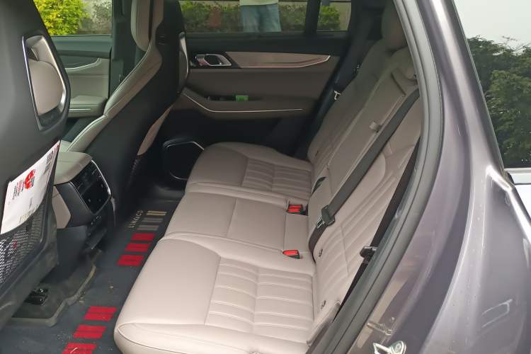 Used Lynk & Co 09 EM-P 2023 2.0TD EM-P Long-Range Version AM Seven-Seater Left Rear Seat
