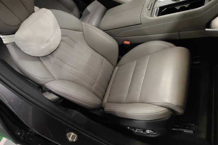 Used Lynk & Co 09 EM-P 2023 2.0TD EM-P Long-Range Version PM Six-Seater Right Front Seat