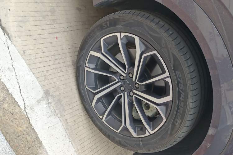 Used Lynk & Co 09 EM-P 2023 2.0TD EM-P Long-Range Version AM Seven-Seater Right Front Wheel Hub