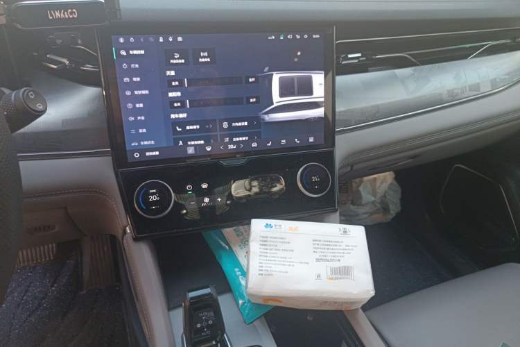 Used Lynk & Co 09 EM-P 2023 2.0TD EM-P Long-Range Version PM Six-Seater Audio And AC Panel