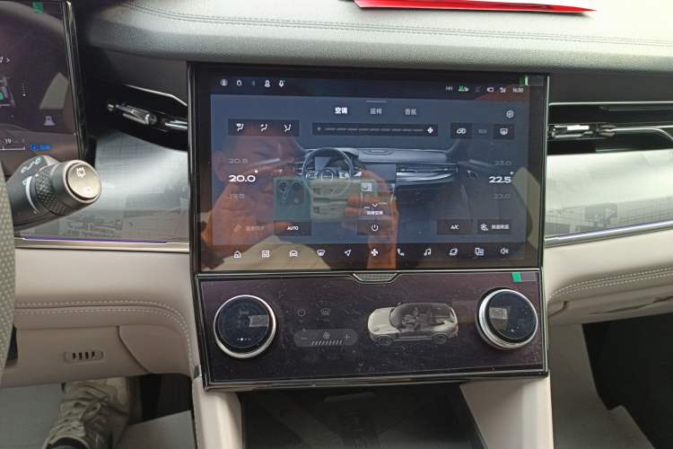 Used Lynk & Co 09 EM-P 2023 2.0TD EM-P Long-Range Version PM 7-Seater Audio And AC Panel